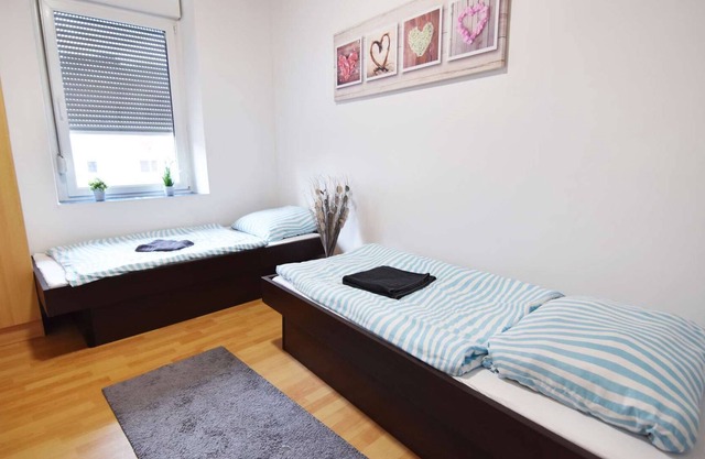 SV03 schöne Monteurwohnung in Satzvey mit TV und WLAN