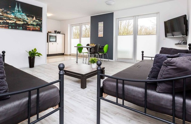 K09 schöne 3 Zimmer Ferienwohnung in Köln Rath mit gratis W-LAN und SAT TV