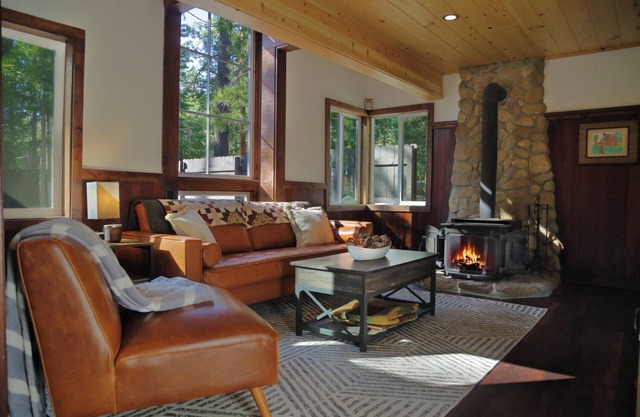 Hobbit House - Heart of Town - Beautiful Remodel