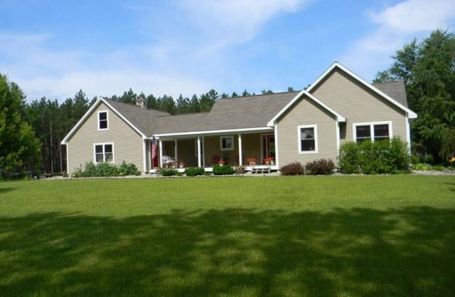 Hobby Farm close to Sleeping Bear Dunes, horse and ATV trails! Horses Welcome!