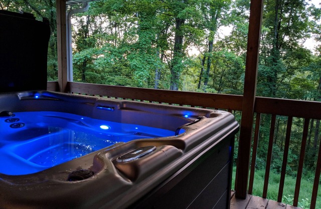 Hocking Hills. Fantastische Aussicht, Whirlpool und Theaterraum Neu auf dem Markt