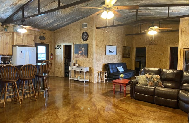 Hoegger’s Rustic Retreat is in the country with lots of wildlife & room to roam!