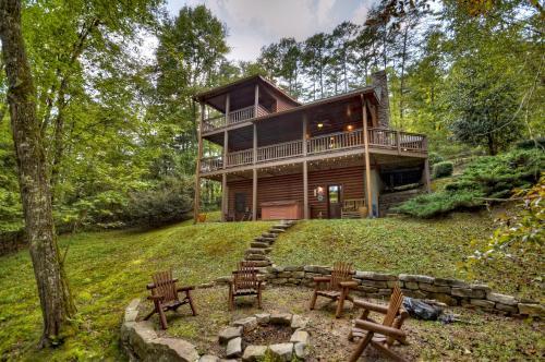 Hogback Haven - Arcade Games, Hot Tub, Fire Pit, Cozy Amenities, Rocking Bench, Private Wooded View - Blue Ridge, GA