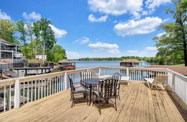 Hokie Hideaway- Pet-friendly home with a sandy beach and fire-pit to enjoy with the family.