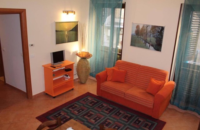 HOLA Domhauswohnung 65 qm - Historisches Zentrum von Palermo