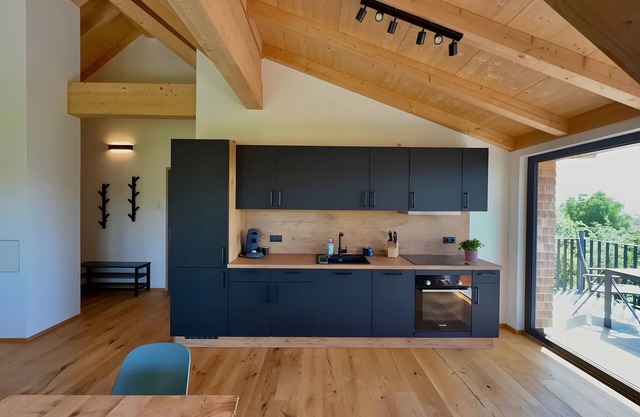 Ferienwohnung 'Schwalbennest' mit Bergblick, Balkon und Wi-Fi