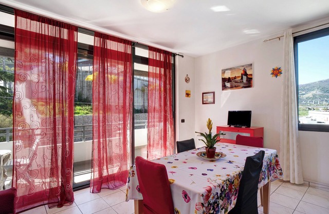 Ferienwohnung "Bussana Mare" mit Bergblick, privater Terrasse und Klimaanlage