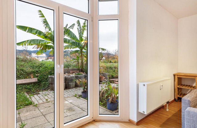 Holiday Apartment "Haus Castellblick Mit Garten" with Mountain View, Private Terrace & Wi-Fi
