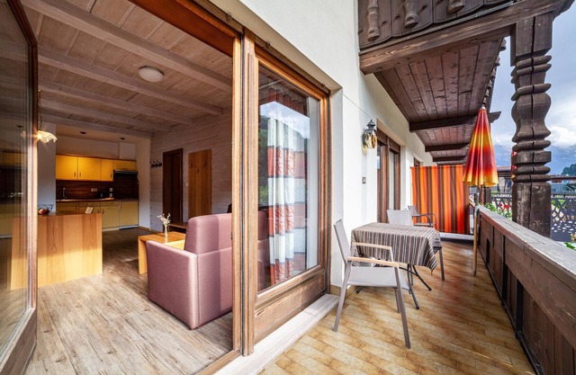 'Riederhof Ferienwohnung Arthur 1' mit Bergblick, Pool, Sauna und Balkon