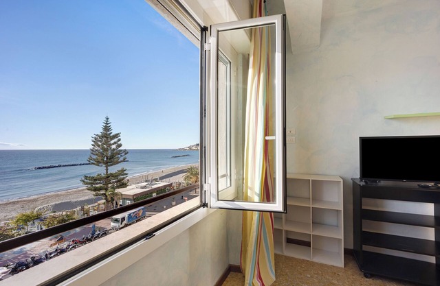Ferienunterkunft "Casa Fronte mare" mit Blick auf das Meer