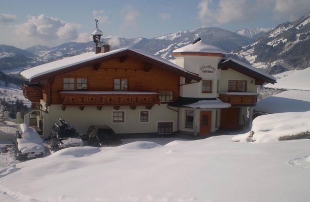 Ferienwohnung "Landhaus Gruber" mit Bergblick, Balkon & WLAN
