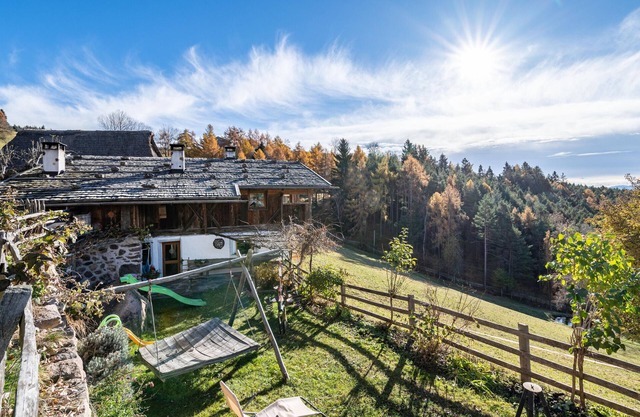 Ferienwohnung 'Historisches Duregghof' mit Bergblick, Privatem Garten und WLAN