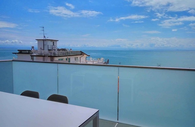 Ferienwohnung mit Balkon und Panoramameeresblick