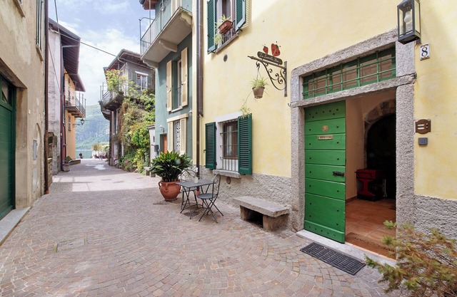 Ferienwohnung "Moto Guzzi Le Coccinelle Home" mit Seeblick und WLAN