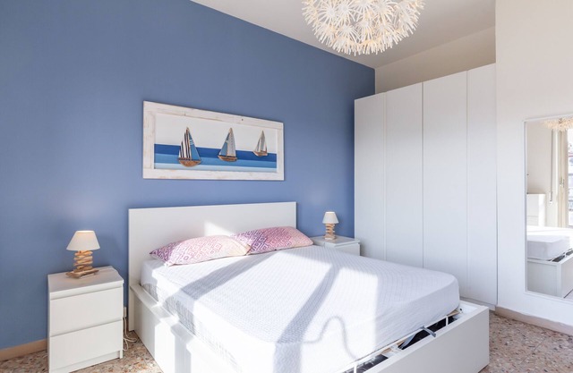 Ferienwohnung "Casa Di Elena Marina Di Carrara" mit Meerblick und privater Terrasse