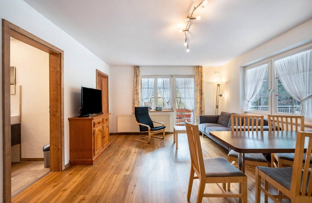 Ferienwohnung 'Waldblick' mit Gemeinschaftspool und großer Terrasse