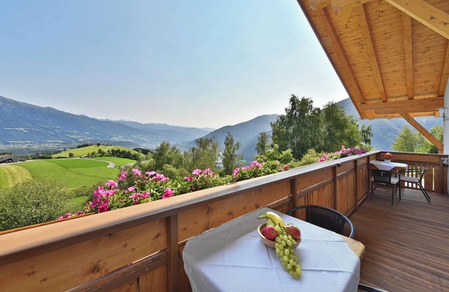 Ferienwohnung "Dolomitenblick" mit Bergblick, WLAN, Terrasse & Garten