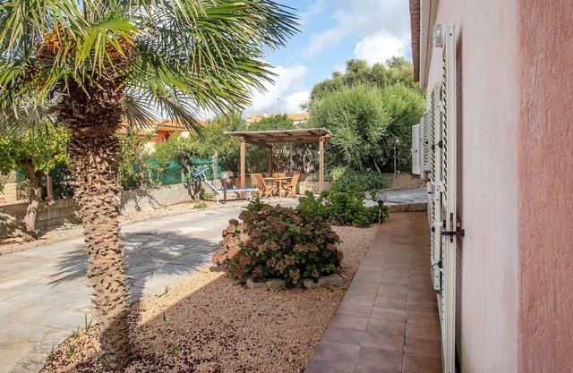 Ferienwohnung mit Kamin, Garten und Terrasse; Parkplätze vorhanden