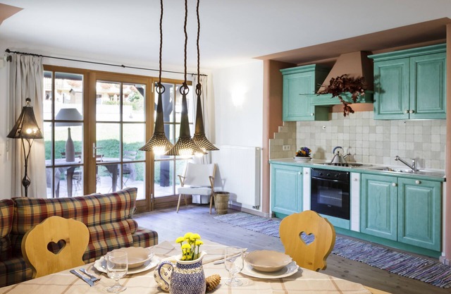 Ferienwohnung in luxuriösem Chalet mit Interieur im Landhausstil, WLAN und Garten