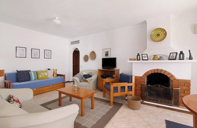 Ferienwohnung "Alvor" mit Klimaanlage, gemeinsamem Garten, Pool & Terrasse