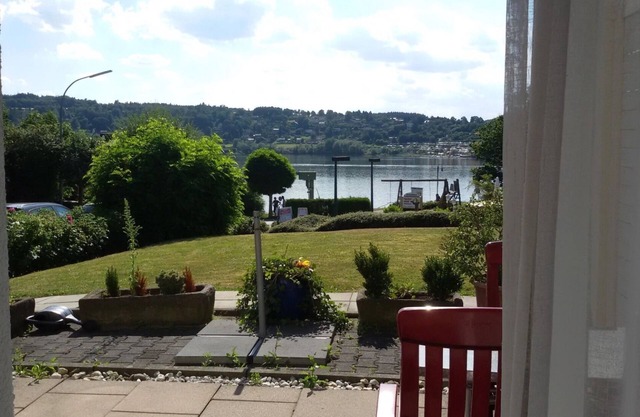 Ferienwohnung Scheid" mit Seeblick, privater Terrasse und WLAN