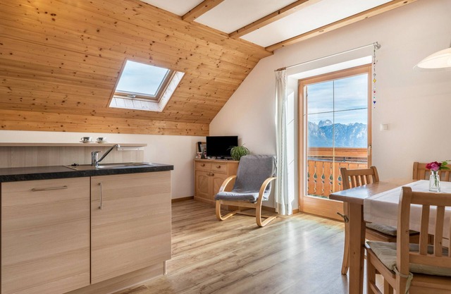 Ferienwohnung "Rosengarten" mit Bergblick, Garten, Balkon und WLAN