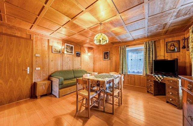 Ferienwohnung "Ciasa Tach" mit Bergblick, Balkon und WLAN