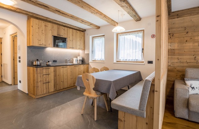 Cron - Chalet Dolomit mit Garten, Balkon, Bergblick und WLAN; Parkplatz vorhanden