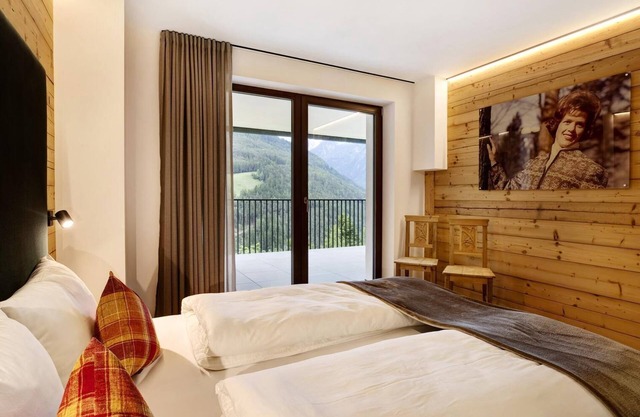Ferienwohnung "Archehof Hochzirm Lodge Anna" mit Bergblick & Sauna