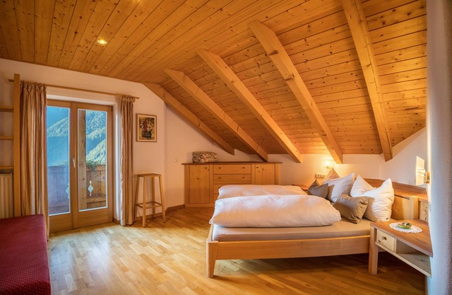 Ferienwohnung "Adult Only Wasserfall Tschorn" mit Bergblick, Balkon und WLAN