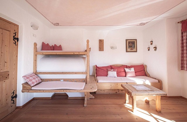 Ferienwohnung "Alpenrose" mit Bergblick, privater Terrasse und WLAN