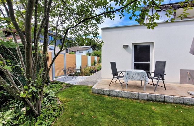 Holiday Apartment 'Am Hochrhein' with Private Terrace, Shared Garden and Wi-Fi