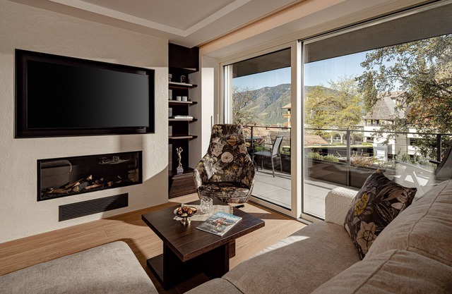 Ferienwohnung "Apt. Stefan - Schenna Chalet" mit Bergblick, privater Terrasse & WLAN