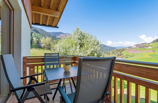 Ferienwohnung 'Aria' mit Bergblick, Gemeinschaftsterrasse und Wi-Fi