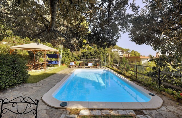 Ferienwohnung "Belvedere Su Bergeggi In Villa" mit Meerblick, Gemeinschaftspool und Privatterrasse