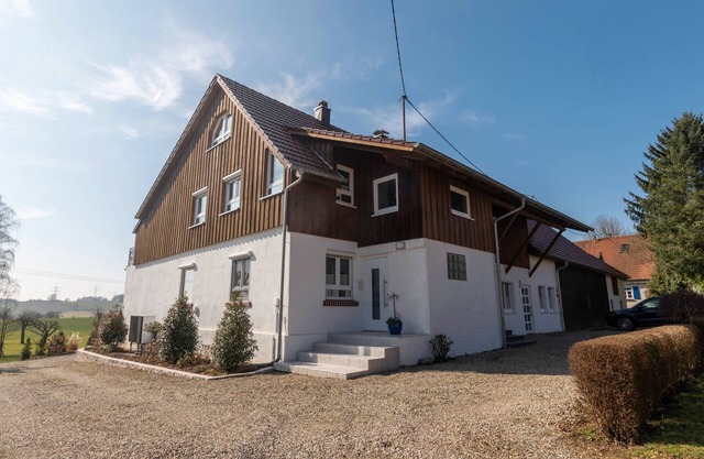 Ferienwohnung 'Bergfeld' mit Gemeinschaftsgarten, Balkon und Wi-Fi