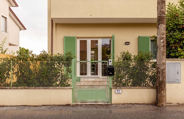 Holiday Apartment "Casa Bruna" with Private Garden & Wi-Fi