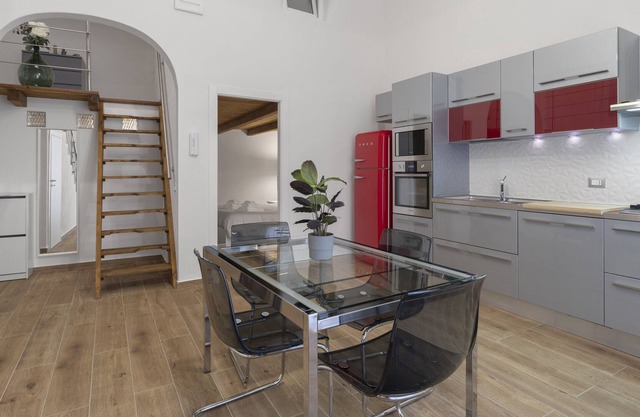 Holiday Apartment 'Casa Hyccara' with Balcony & Air Conditioning