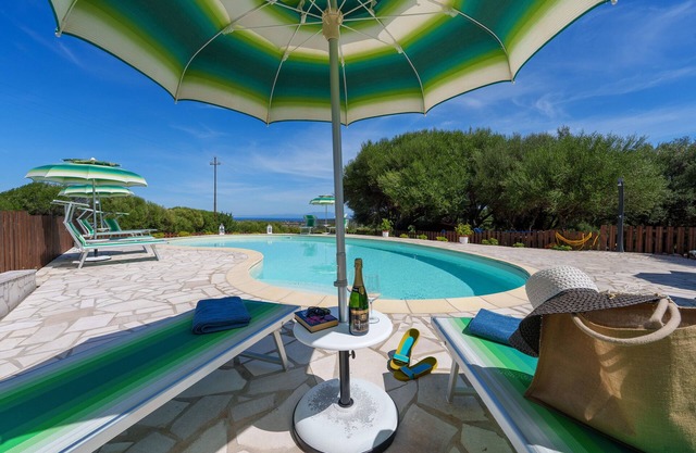 Ferienwohnung "Casa Ginepro Piscina E Vista Mare" mit Meerblick, Gemeinschaftspool und WLAN