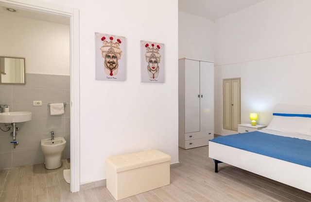 Holiday Apartment "Casetta Mary" with Balcony, A/C & Wi-Fi