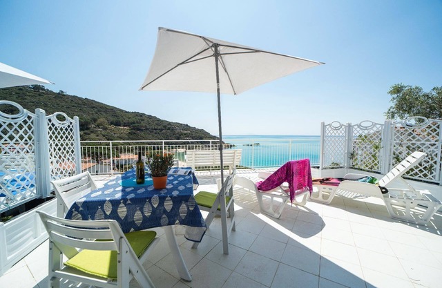 Holiday apartment Cavoli for 1 - 4 persons with 1 bedroom - Holiday apartment in one or multi-family