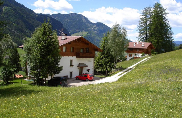 Ferienwohnung "Cësa Gravina Jubas" mit Bergblick, Garten & WLAN
