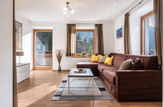 Ferienwohnung "Cesa Stefania" mit Bergblick und Balkon