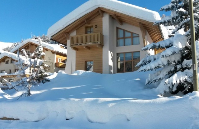 Ferienwohnung Chalet Monteneve Verde mit Bergblick, Balkon und WLAN