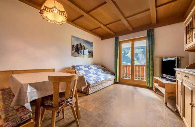 Ferienwohnung "Ciasa La Palsa 4" mit Bergblick, Balkon & WLAN