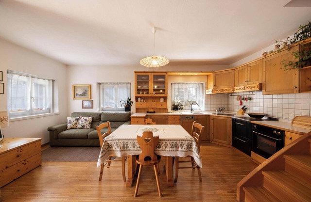 Ferienwohnung Ciasa Goti mit Bergblick, WLAN & Terrasse