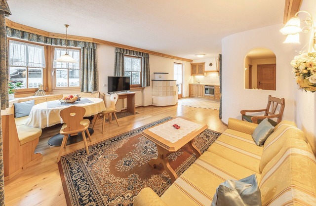 Ferienwohnung "Désirée Dolasilla" mit Balkon, Bergblick, WLAN & TV