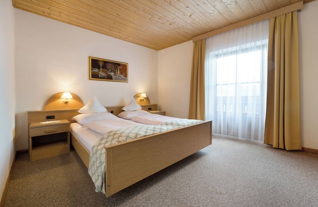 Ferienwohnung "Dolomitenblick" mit Bergblick, Balkon & WLAN