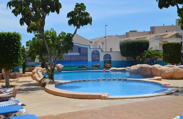 Ferienwohnung "En El Cabo Roig" mit Gemeinschaftspool, privatem Balkon & WLAN