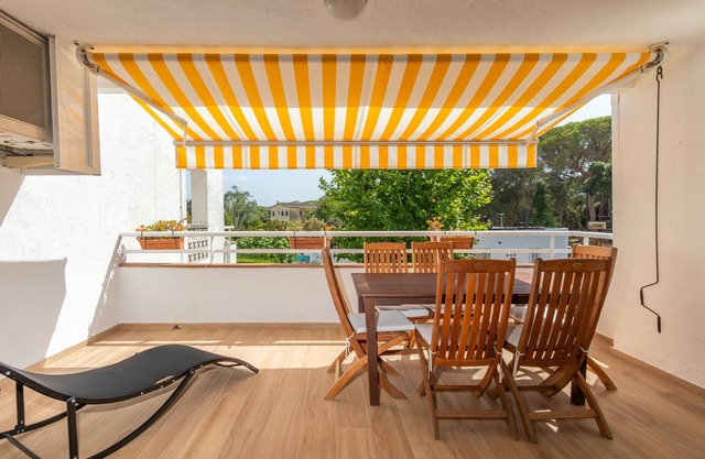 Ferienwohnung 'Brava Beach' mit Gemeinschaftspool, privater Terrasse und WLAN